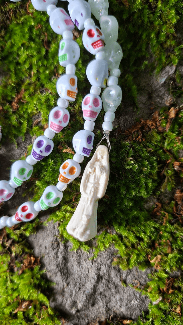 Chapelet Santa Muerte blanca