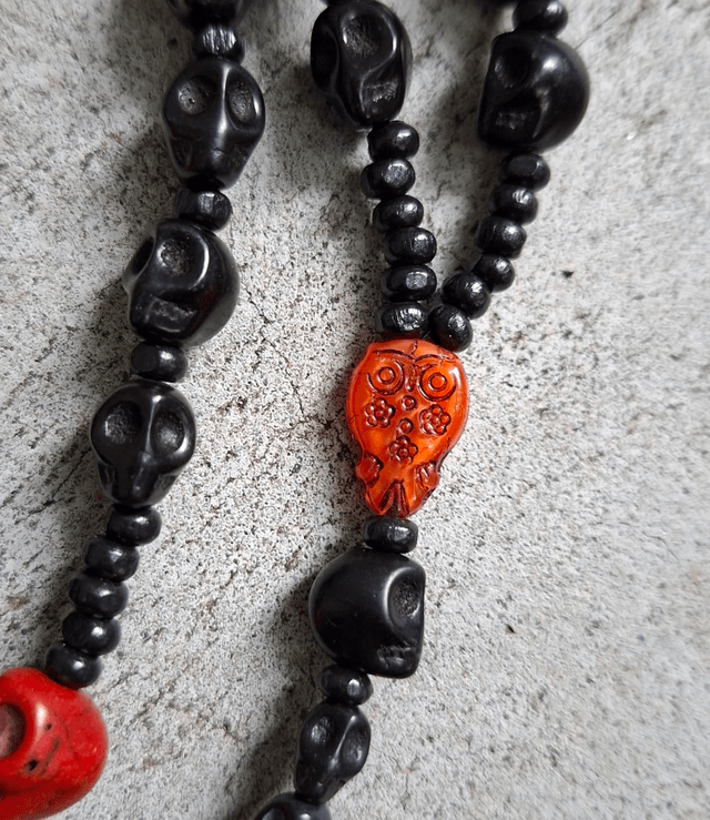 Chapelet Santa Muerte rouge/noir