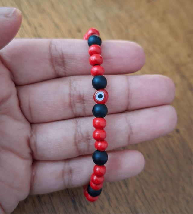 Bracelet Santa Muerte noir/rouge contre mauvais œil