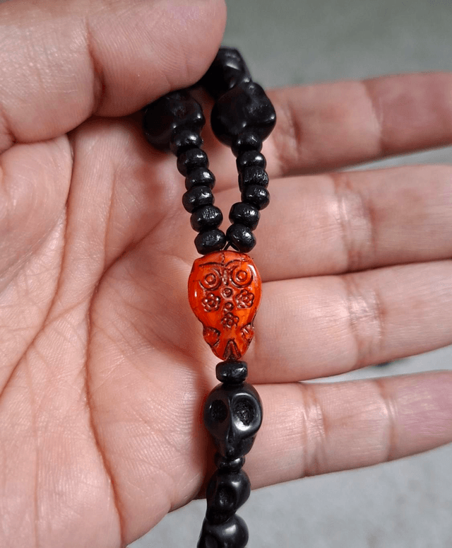 Chapelet Santa Muerte rouge/noir