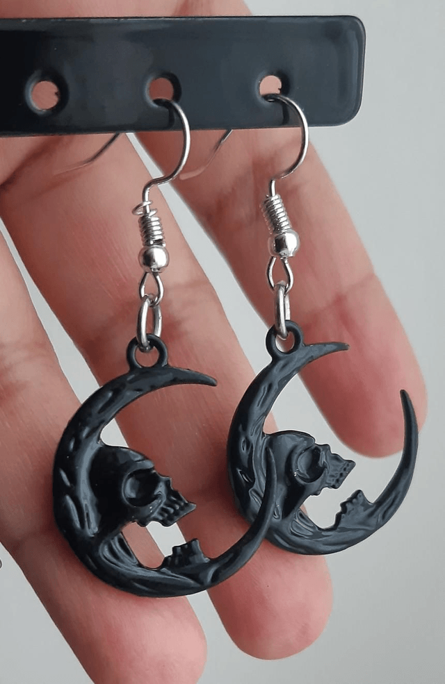 Boucles d'oreilles lune crâne noire