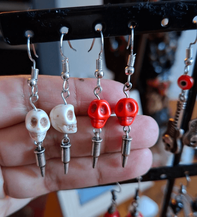 Boucle d'oreille crâne/munition
