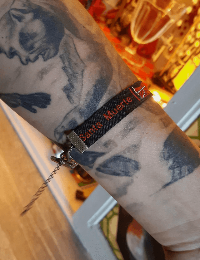 Bracelet tissus Santa Muerte rouge