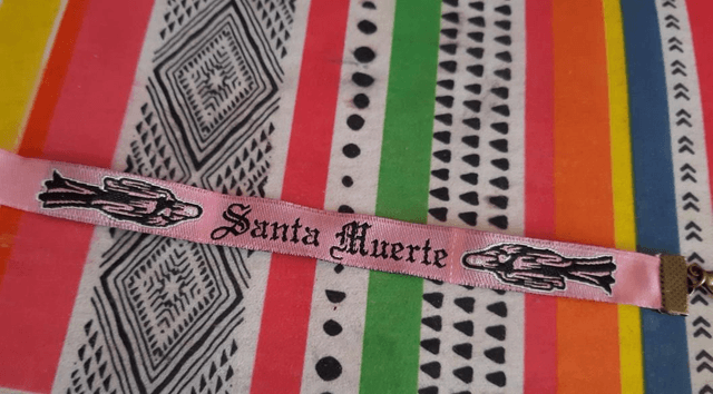 Bracelet tissus Santa Muerte rose