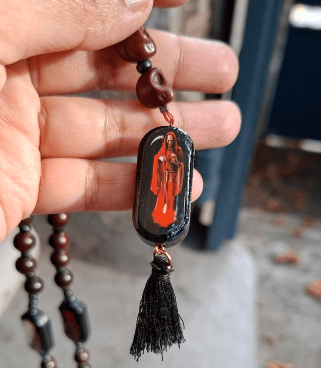 Chapelet Santa Muerte rouge