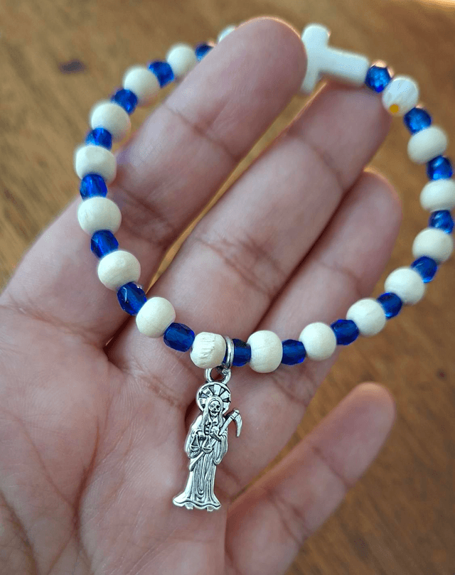 Bracelet Santa Muerte bleu/blanc croix chrétienne