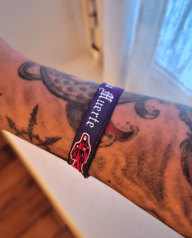 Bracelet tissu Santa Muerte violet/rouge 