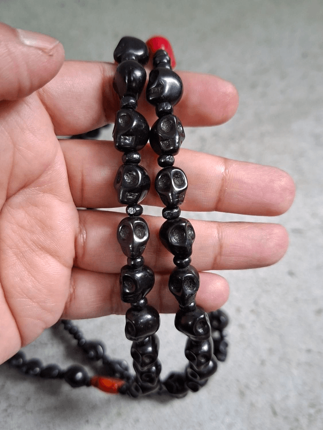 Chapelet Santa Muerte rouge/noir