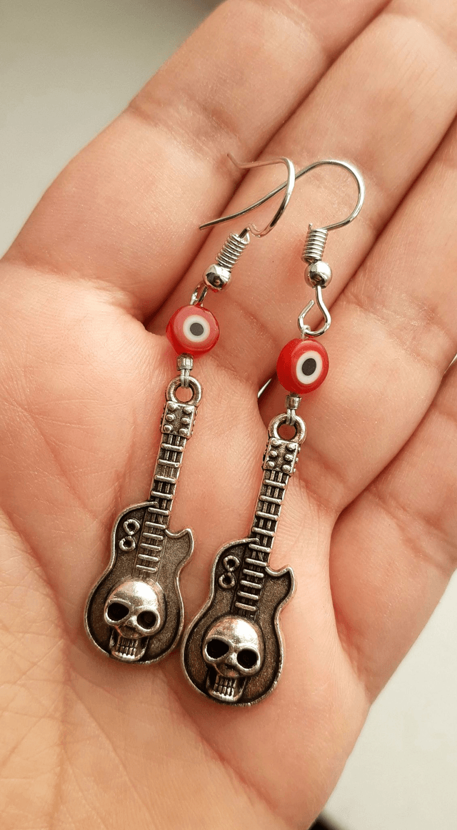 Boucle d'oreille guitare tête de mort