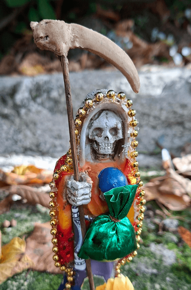 Statuette Santa Muerte 7 pouvoirs