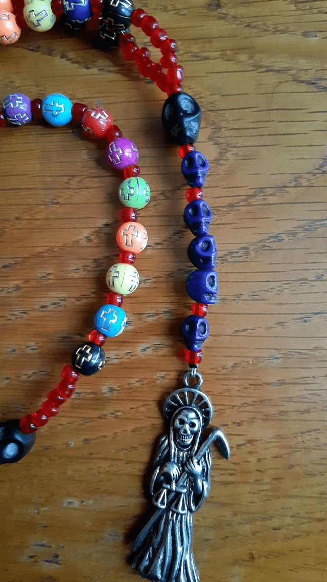 Chapelet Santa Muerte multicolore