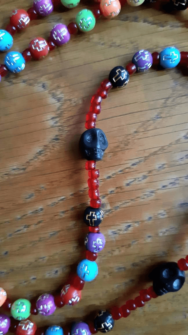 Chapelet Santa Muerte multicolore