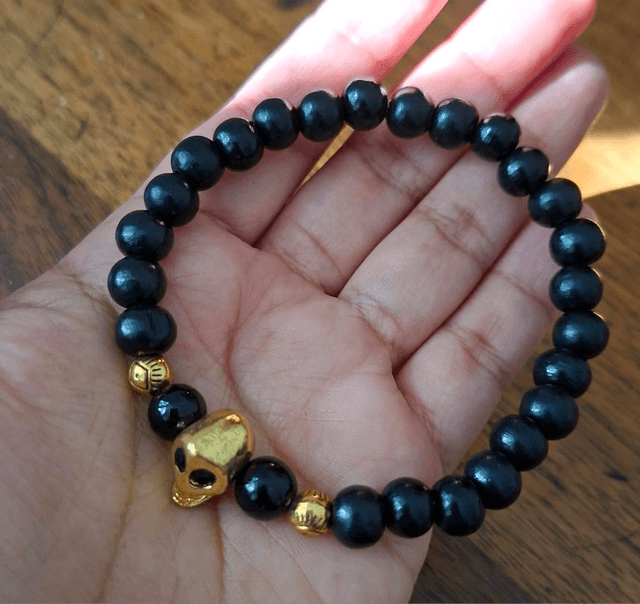 Bracelet noir crâne doré 