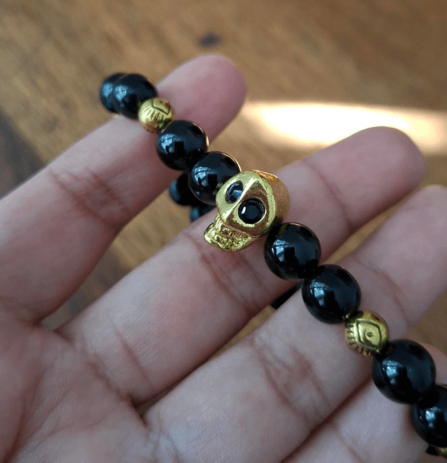 Bracelet Santa Muerte noir crâne doré