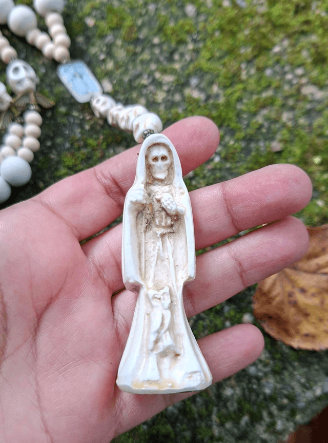 Chapelet Santa Muerte blanche