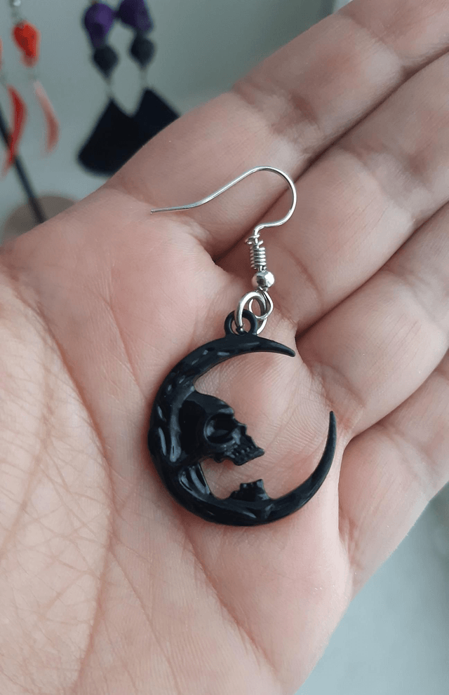 Boucles d'oreilles lune crâne noire