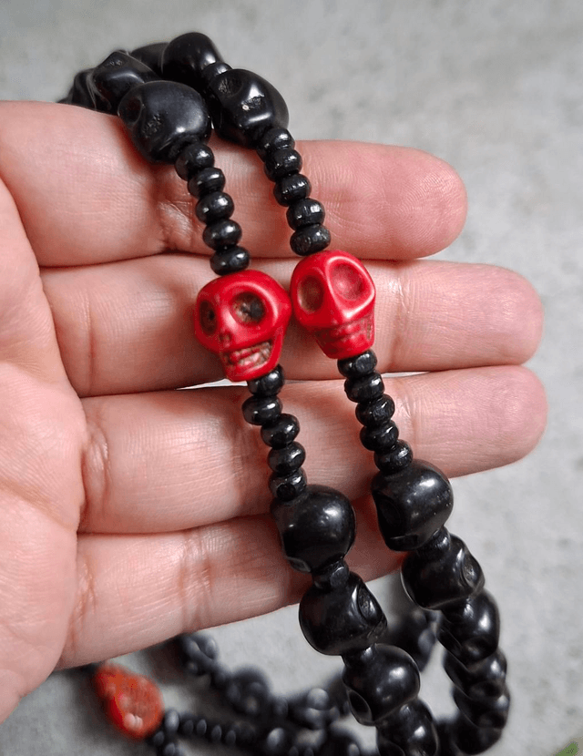 Chapelet Santa Muerte rouge/noir