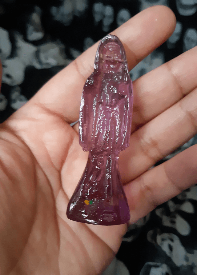 Statuette Santa Muerte violette transparente avec robe