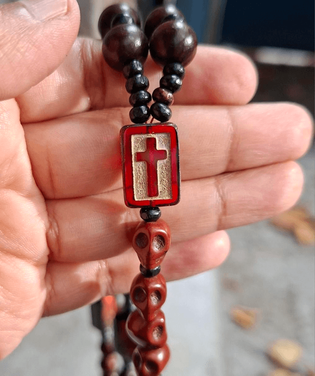 Chapelet Santa Muerte rouge
