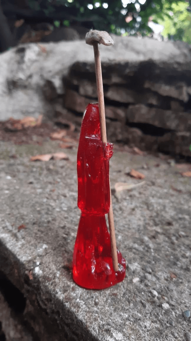 Statuette Santa Muerte transparente roja