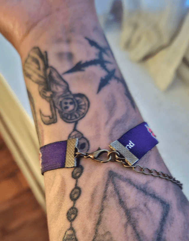 Bracelet tissu Santa Muerte violet/rouge 