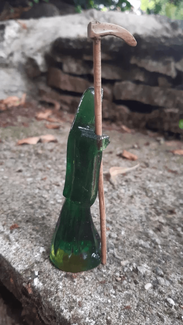 Statuette Santa Muerte verte transparente