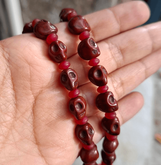 Chapelet Santa Muerte rouge