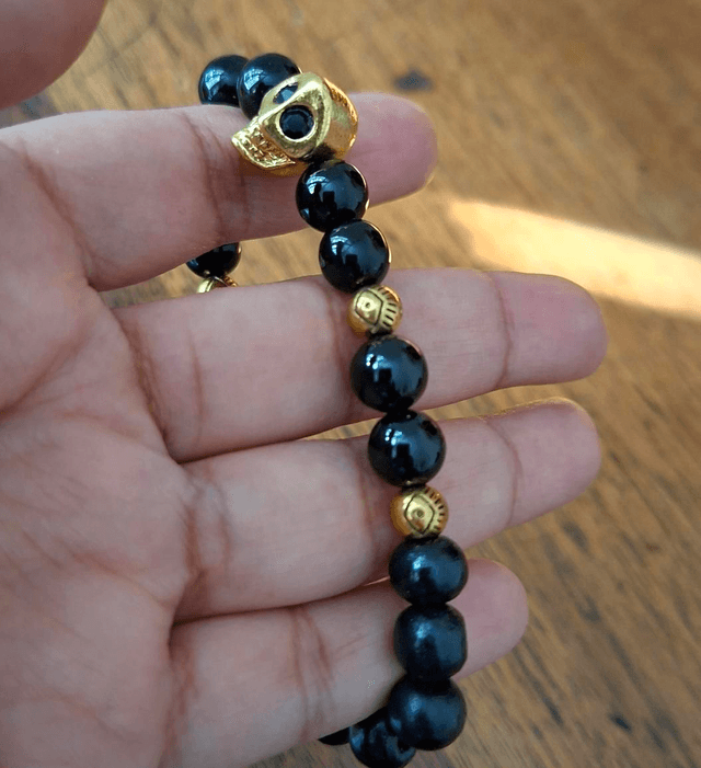 Bracelet Santa Muerte noir crâne doré