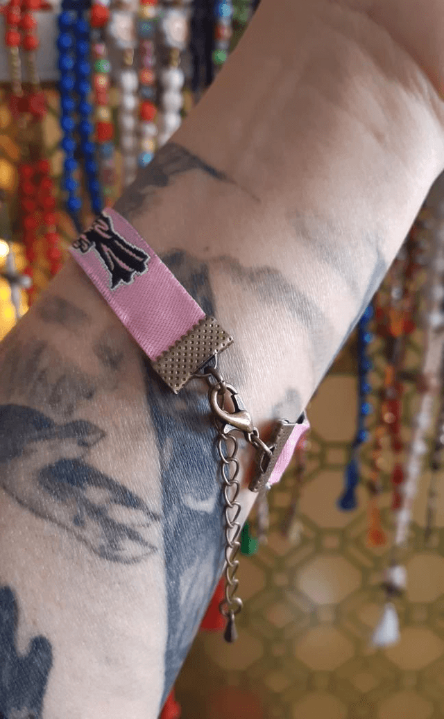 Bracelet tissus Santa Muerte rose