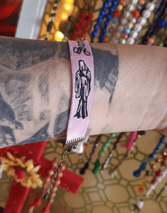 Bracelet tissus Santa Muerte rose